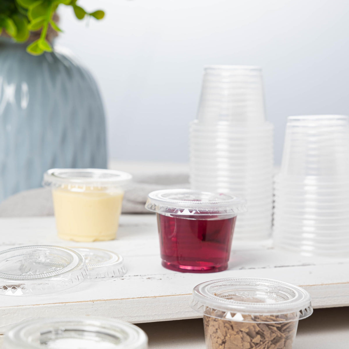 LinkMejor 300PACK 1oz Plastic Portion Cups met doppen, Condiment, Jello Shot Cup